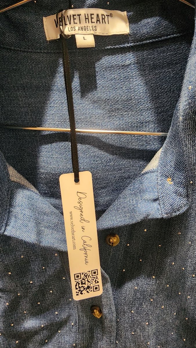 SriSayzz's tweet image. I should send you a photo of the mukaish work denim shirt I recently bought from TK Maxx by a brand called @velvetheart. I had no idea #Mukaish or #Badla work had crossed over as an US-China joint venture. #plaigarism