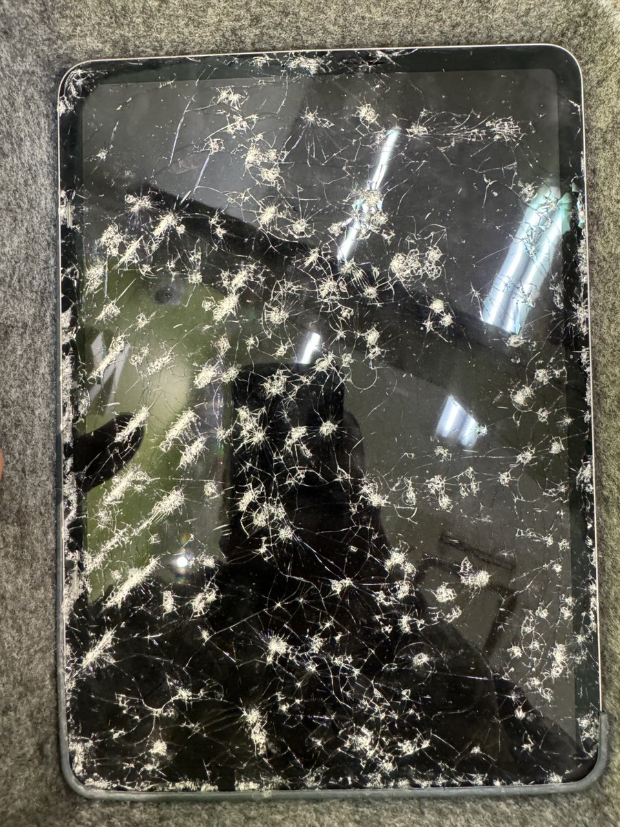 sumahoripeaR's tweet image. 本日もたくさんのご来店ありがとうございました！   明日も10:00より営業いたします！   皆様のご来店お待ちしております😊#iPhone #Android #iPad #iPhone18 #iOS27 #iPhone17e #iOS27 #iPhone修理 #Android修理 #バッテリー交換 #滋賀県 #草津 #南草津 #栗東市 #守山市138