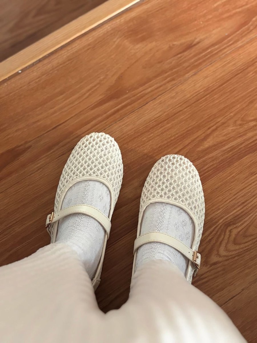 itsmoonhana's tweet photo. BARU KALI INI NYAMAN PAKE FLAT SHOESS😭💘 nyaman bgt dipake dimanapun sumpah￼ https://t.co/nLKncylpfS