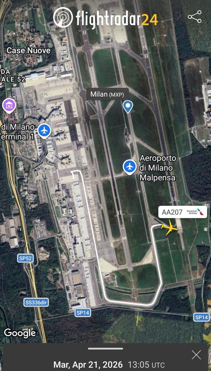 aptlombardi's tweet image. Ecco l'aereo che ha avuto inconveniente tecnico e sta bloccando il punto di accesso alla paita 35R di #Malpensa con ritardo diffusi e rallentamento delle operazioni
#aviation #avgeek #delay #problem