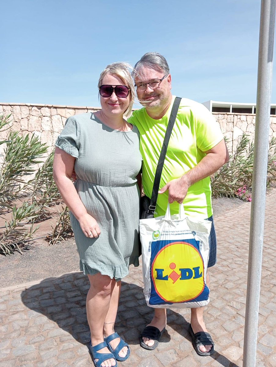 apdmecv's tweet image. 🥰 Thanks to our wonderful friends from the Czech Republic for the kind donation of food for our animals!

#animal #charity