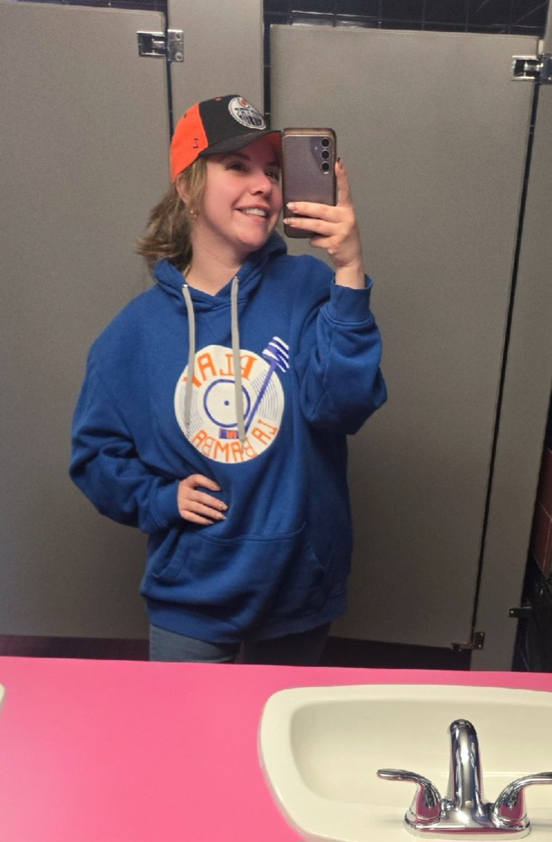 jennawinterburn's tweet image. The post-season victory hoodie is baaaack 🧡💙

#LetsGoOilers #YEG #PlayLaBamba