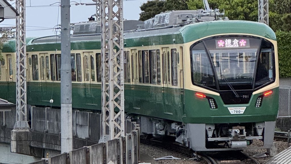 _tetsu_momo_'s tweet photo. 4月19日に運用開始の新型700系の撮影に行ってきた！！！
バイト終わってダッシュで藤沢まで来たから疲れた🥲
もちろん記念乗車券も購入……🚃
江ノ電大好きだから初日に見れて嬉しい！
実は前に夜中運んでるところもたまたま見れたんだよね✌️
 #江ノ電  #江ノ島電鉄  #撮り鉄  #女子鉄 https://t.co/11GRDKyIsq