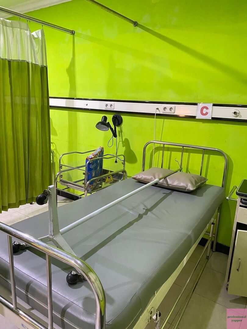 Yap! ada yang punya kontaknya plankton ga? ini istrinya lagi di opname di rs. Kasian banget gada yang jagain