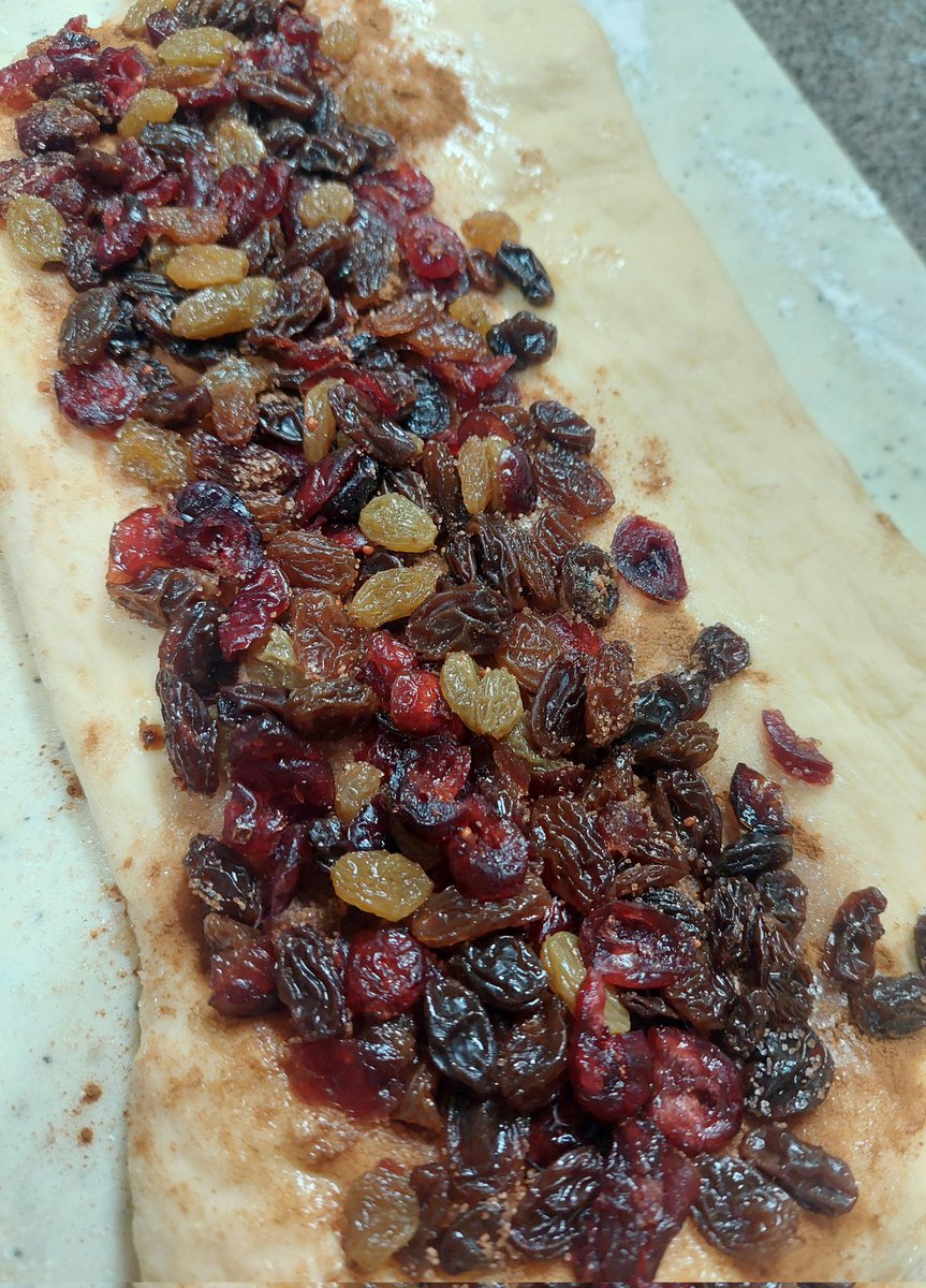 MIWA0618mm's tweet image. かもめ食堂を観て以来、シナモンロールが食べたい。とりあえずなんちゃってシナモンロール食パンを作ってみた。
2010年に買ったパナソニックのホームベーカリーは優秀でまだ現役です。
食パンシナモンロールは、案外美味しくできた。
#かもめ食堂
#シナモンロール
#Panasonic