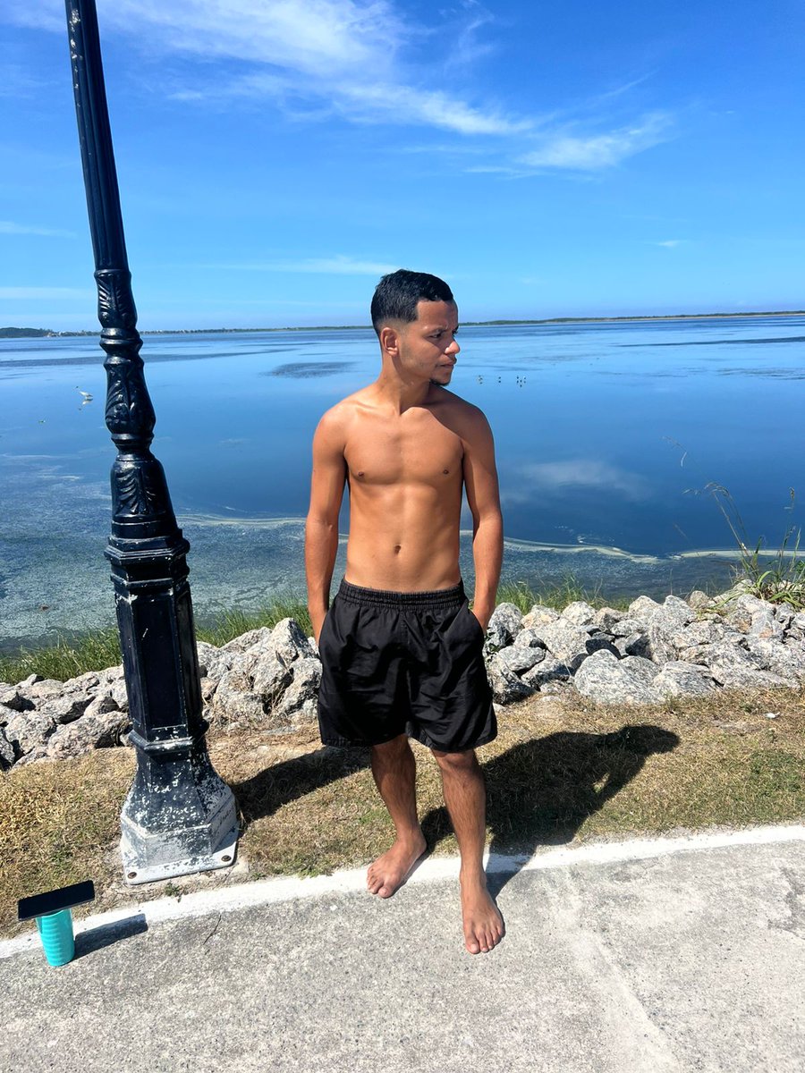 Pivetin_08's tweet photo. viver é diferente de está vivo..😁❤️☀️ https://t.co/hwj1GPerlF