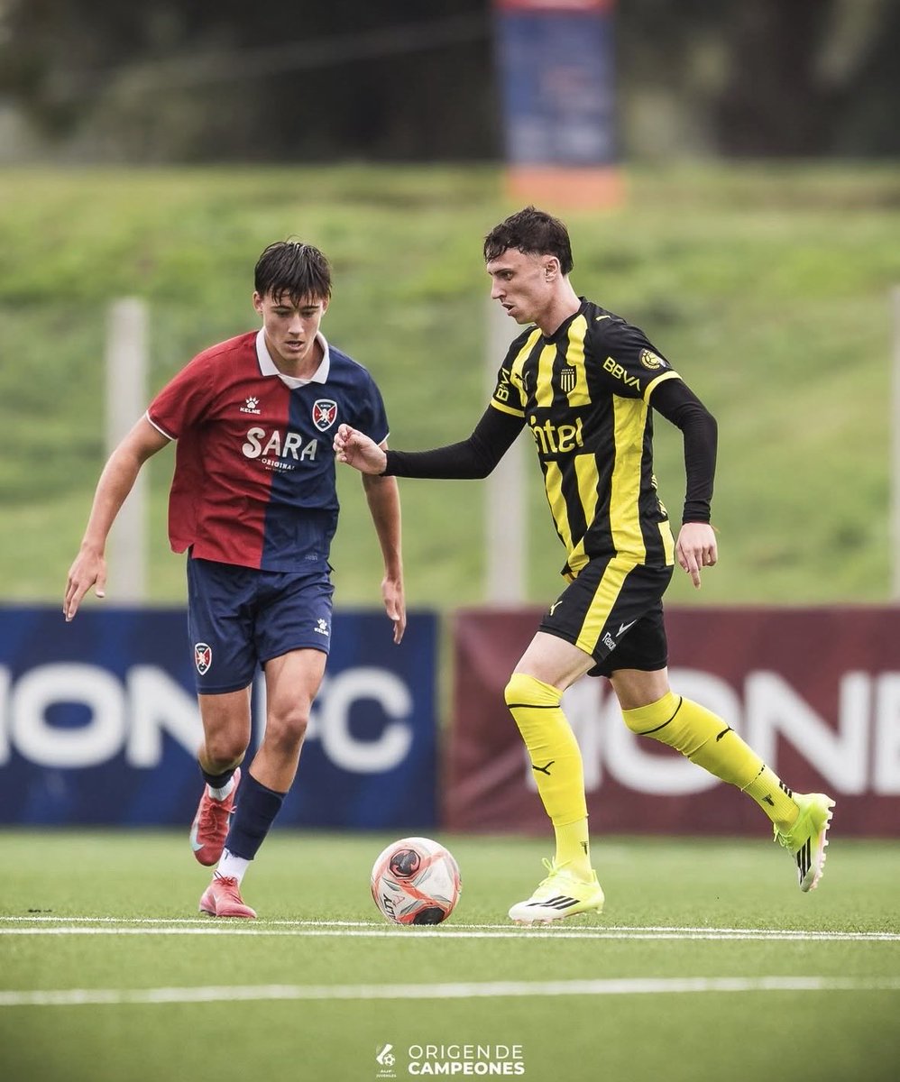 💎🗣️ Germán Barbas [2007] volvió a anotar en la victoria 2-1 de la Tercera División de Peñarol. 

El volante suma 3 goles en los dos partidos que jugó con el combinado dirigido por Mozo. 

Una lástima que Diego Aguirre no cuente con él para la primera división, y que sea