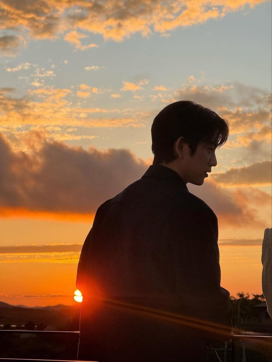 ᅠᅠᅠᅠ
Jinyoung.♔ Another year older today. Grateful for the simple moments and the people I get to share them with.
ᅠᅠ