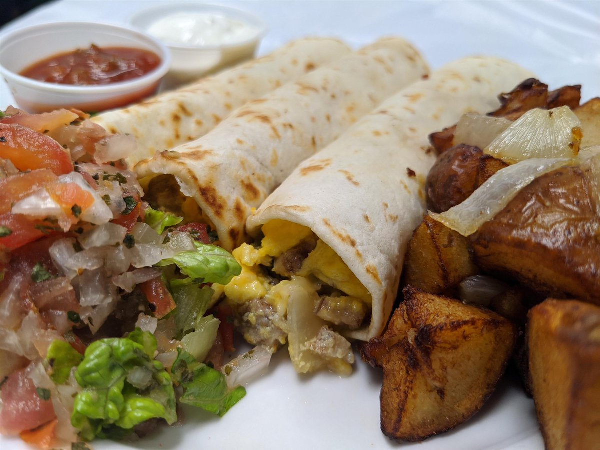 FowlerStGrill's tweet image. Unleash your inner foodie with Wrap and Roll! 🌯🔥 Packed with farm fresh eggs, a medley of veggies, succulent meats, and a cheesy blast. Side of home fries, salsa &amp;amp; sour cream included. Fowler Street Grill - where taste meets edge! #FoodLovers #EdgyEats 🍽️