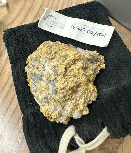OnyxGoldCorp's tweet photo. The Croesus Mine—located within Onyx Gold’s Munro-Croesus Project—was the highest-grade #gold mine in Ontario history (1908–1936), with an average grade of 95.3 g/t Au.

Today, Onyx has consolidated this historic ground through 35+ transactions, building a 109 km² land package and applying modern exploration across a largely underexplored corridor.

Recent discoveries at Argus and the GM Vein highlight the opportunity to build on this high-grade legacy.

$ONYX.V #Mining
