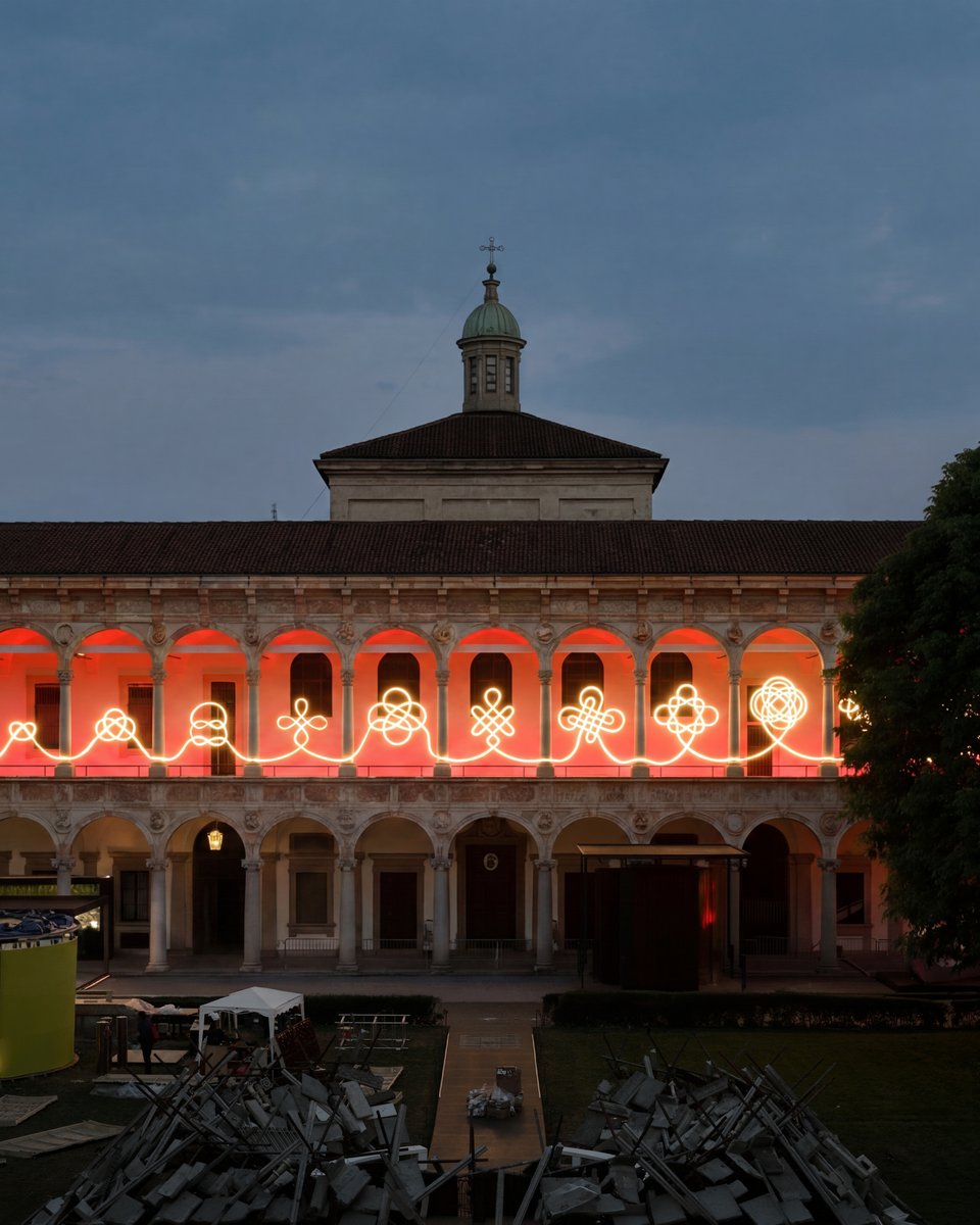 artemide's tweet photo. Concise, sharp

A single line of light.
280 meters.
11 evolving knots.

Light Knot Progression by @BIG_Architects × Artemide explores how ideas grow, connect and take form.

#Fuorisalone #MilanDesignWeek https://t.co/JOe4E2bqdx