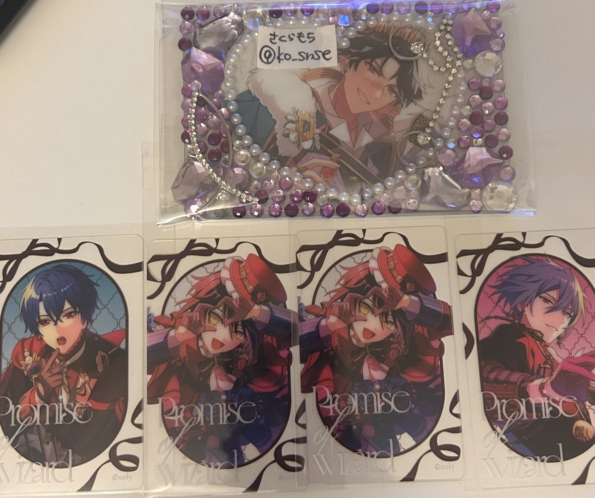 ko_snse's tweet photo. 【交換・譲渡】魔法使いの約束 まほやく
バレンタイン　ハート缶バッジ　クリアカード　VD缶

譲：缶バッジ/ホワイト5.⭐︎カイン1.⭐︎オーエン1.クロエ1
クリアカード/ホワイト2.オーエン1.シノ1

求：ミチル.ブラッドリー.ミスラor定価＋送料

🌟譲渡の場合⭐︎は他キャラ含む場合のみ https://t.co/ug15ujs1Sa
