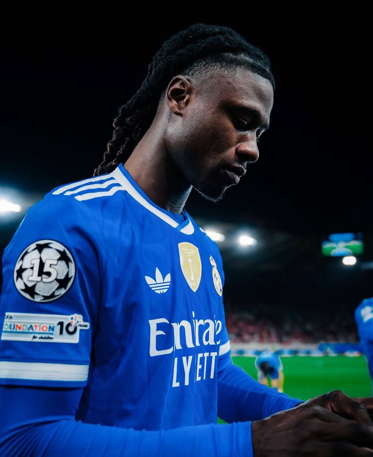 ssuh25's tweet image. 🚨[ألموندور]❗عــــــاجــــل

هناك جدل داخلي في ريال مدريد حول إدواردو كامافينغا.

لا يزال البعض يؤمن بقدراته، بينما يرى آخرون أن بيعه لتحقيق ربح مادي سيكون خياراً صائباً.

#RealMadrid |#Barca |#MUFC
#ريال_مدريد | #برشلونة |#مانشستر_يونايتد