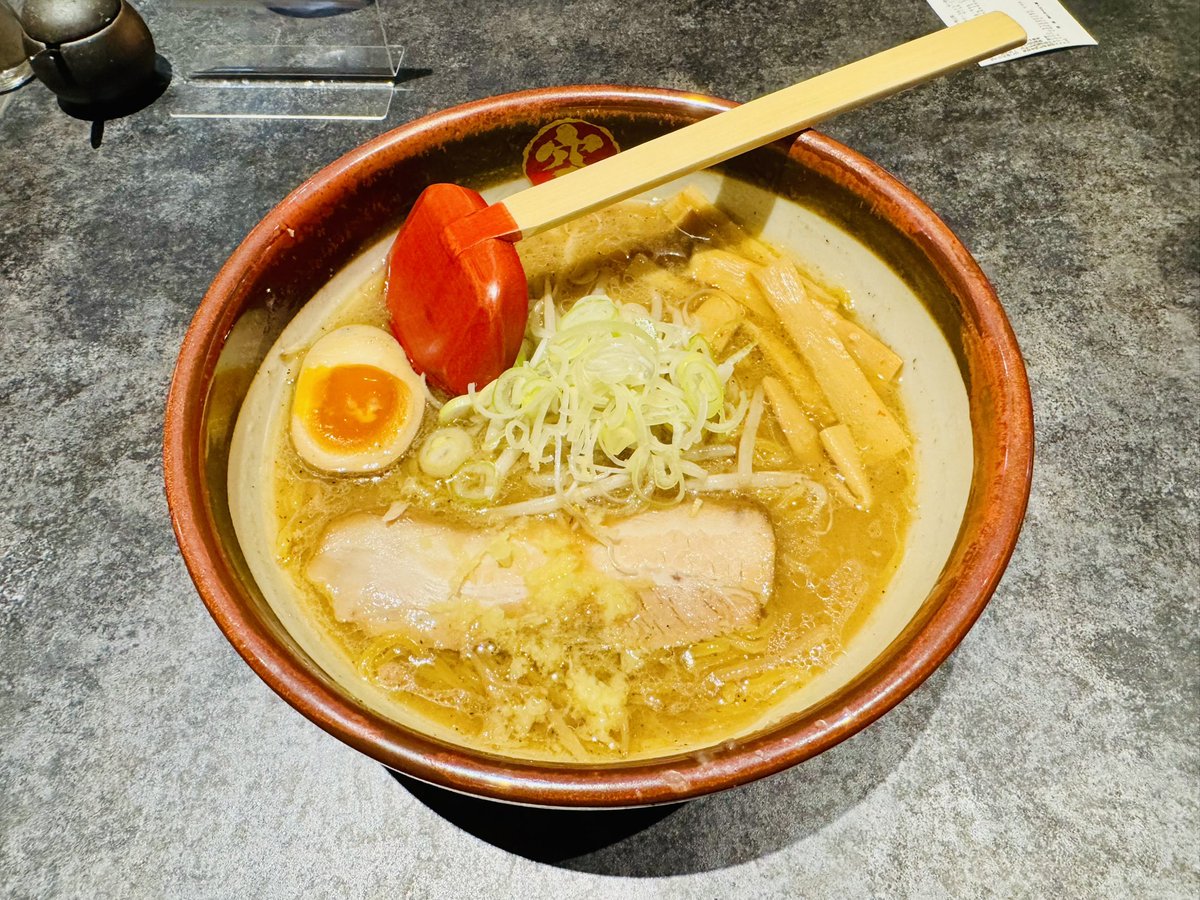 mo_82_s's tweet photo. 夜中に食べる空の味噌ラーメンは最高ですな🍜 https://t.co/VPWB3ZIqdr