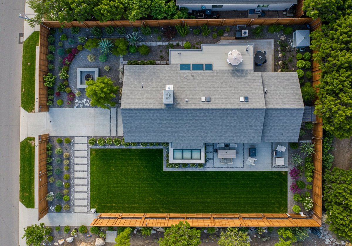 MonicaMendesRE's tweet image. Want to elevate your outdoor space? 🌿 Hardscaping could be the answer! Learn the basics, explore options, and find out when to DIY or call a pro. 💪

#Hardscaping #OutdoorDesign #Landscaping
 LocalInfoForYou.com/340459/backyar…