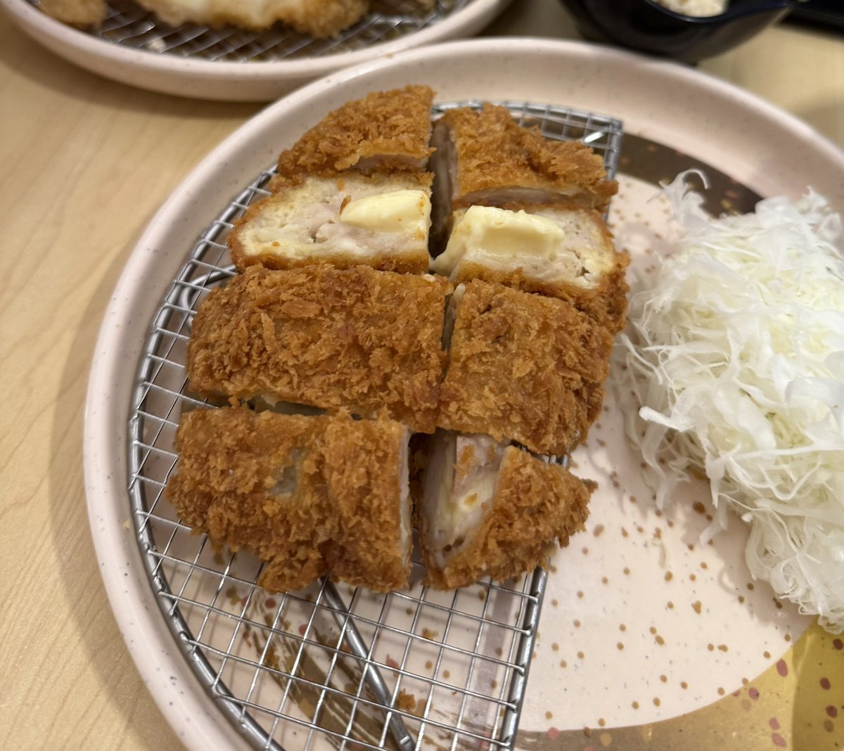 itsmoonhana's tweet photo. PROMO KIMUKATSU Edisi KARTINI DAY✨

Best deal banget sih ini, buy 1 get 1 dapet 2 menu yg menurut aku best nya mereka😭🫵

Gyukaku Cheese Set+Chicken Katsu Cheese
Total include tax dll sekitar 135k++(Btw kita nambah nasi 1 ya)

Masih bisa sampe tgl 24 April bagi yg ketinggalan😌 https://t.co/CkryJ3otV9