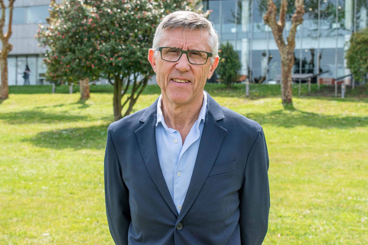 COMC_Oficial's tweet image. 𝐅𝐞𝐫𝐧𝐚𝐧𝐝𝐨 𝐋𝐚𝐦𝐞𝐥𝐨, jefe del Servicio de Hospitalización a Domicilio y Cuidados Paliativos del Chuac, y responsable de la Unidad de Coordinación y Apoyo a Residencias #Coruña, recibirá la Medalla de Oro y Brillantes del #COMČ🏅en el #XVIIIEncuentroMédico el 20/06/26 👏