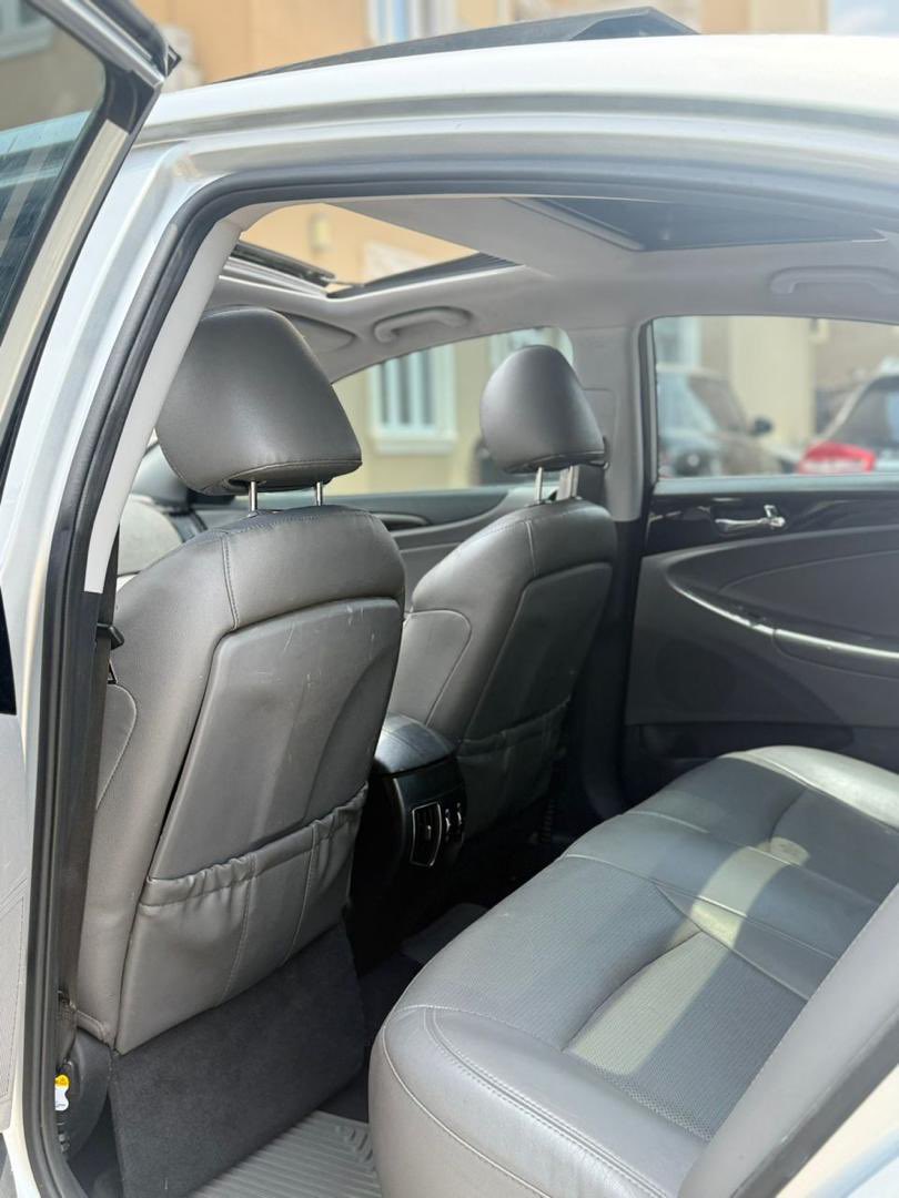 primeAutoDeals's tweet photo. 🇱🇷Foreign Used 2014 Hyundai Sonataa.  Panoramic roof, Thumbstart.  🏷️12M Ejigbo Lagos https://t.co/86W8n2B9Iy