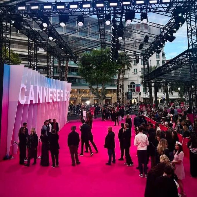 #JISOO will receive the ‘Madame Figaro Rising Star’ Award at Canneseries this Thursday, April 23, and will make history as the 1ST Asian Artist to receive  this honour! 💪💃🏻📈🌟🏆🇫🇷💥2⃣3⃣ 🥇🌏🐐👑🤍

#CANNESERIES #MadameFigaro
<a href="/officialBLISSOO/">BLISSOO</a>