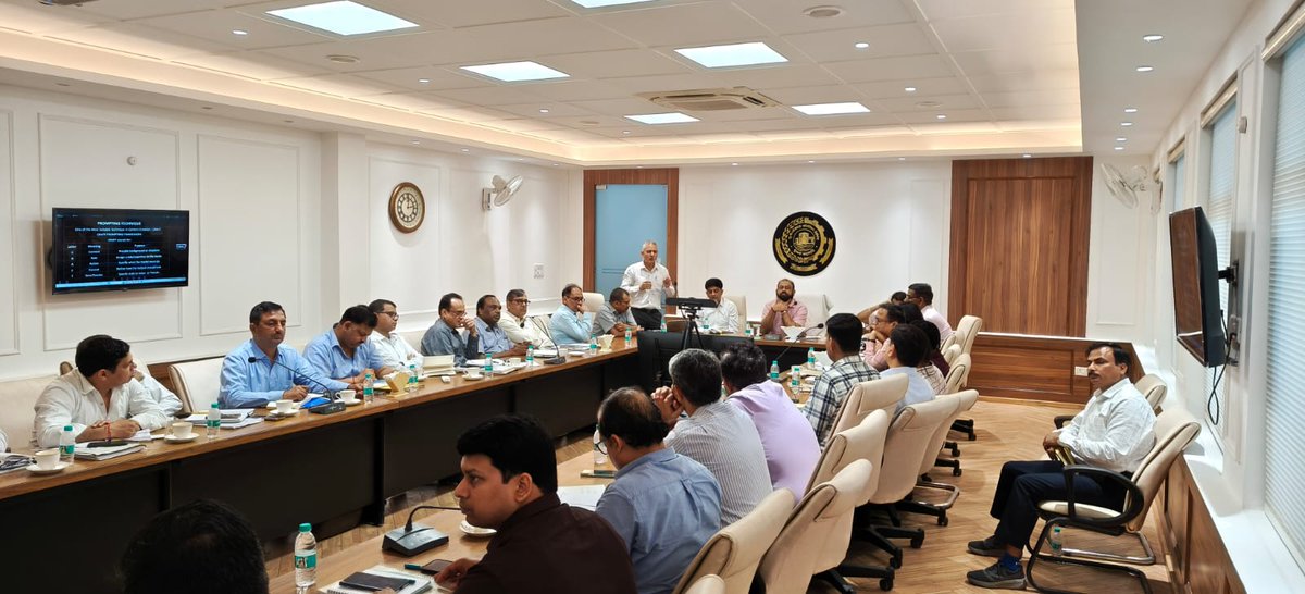 ProjectsLucknow's tweet image. यूपी प्रोजेक्ट्स कॉर्पोरेशन लि० के अधिकारियों तथा अन्य कर्मचारियों द्वारा आर्टिफीशियल इन्टेलीजेन्स टूल्स का प्रशिक्षण लिया गया।
#quality #transparency #Timeline 
@swatantrabjp 
@ErAshishSPatel