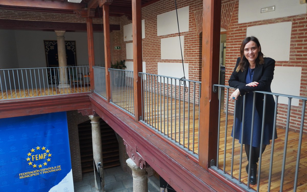 fempcomunica's tweet image. 🇪🇺Reconocimiento al impulso #local de los proyectos europeos en el ámbito del comercio.

👏Durante la reunión se ha reconocido el trabajo desarrollado por los municipios y la propia FEMP en el desarrollo de proyectos financiados con fondos europeos y vinculados a la actividad