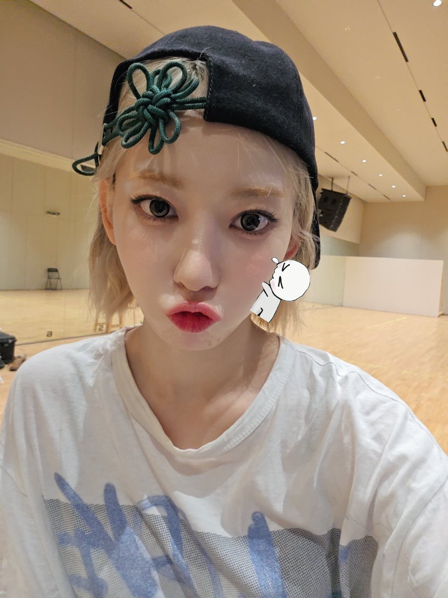 dearsakki's tweet photo. sakura is so cute 🥺🥹 https://t.co/tflM0Zsjh1