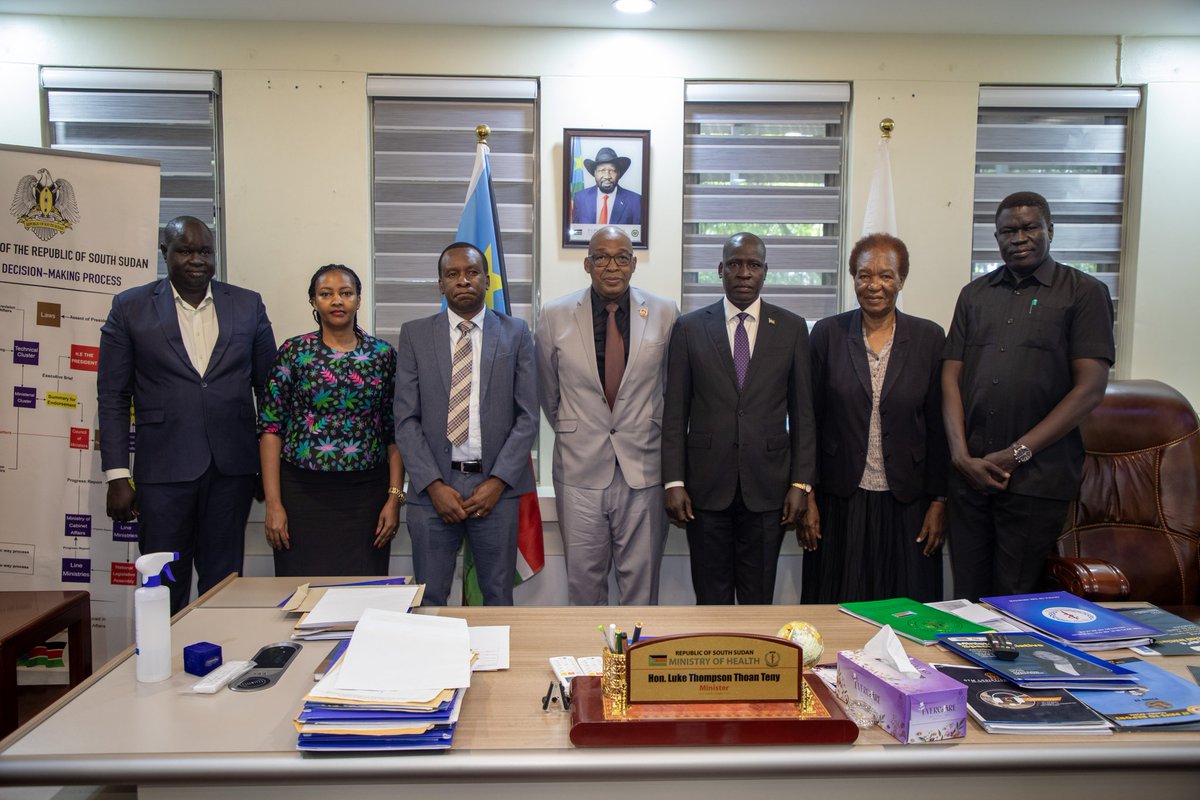 UNFPASouthSudan's tweet image. Strengthning the health system and enabling access to rights &amp;amp; choices for women and girls is critical to achieving sustainable development in South Sudan.

Fruitful discussion during courtesy call on the Minister of Health Hon. Luke Thompson &amp;amp; UNFPA Rep Innocent Modisaotsile.