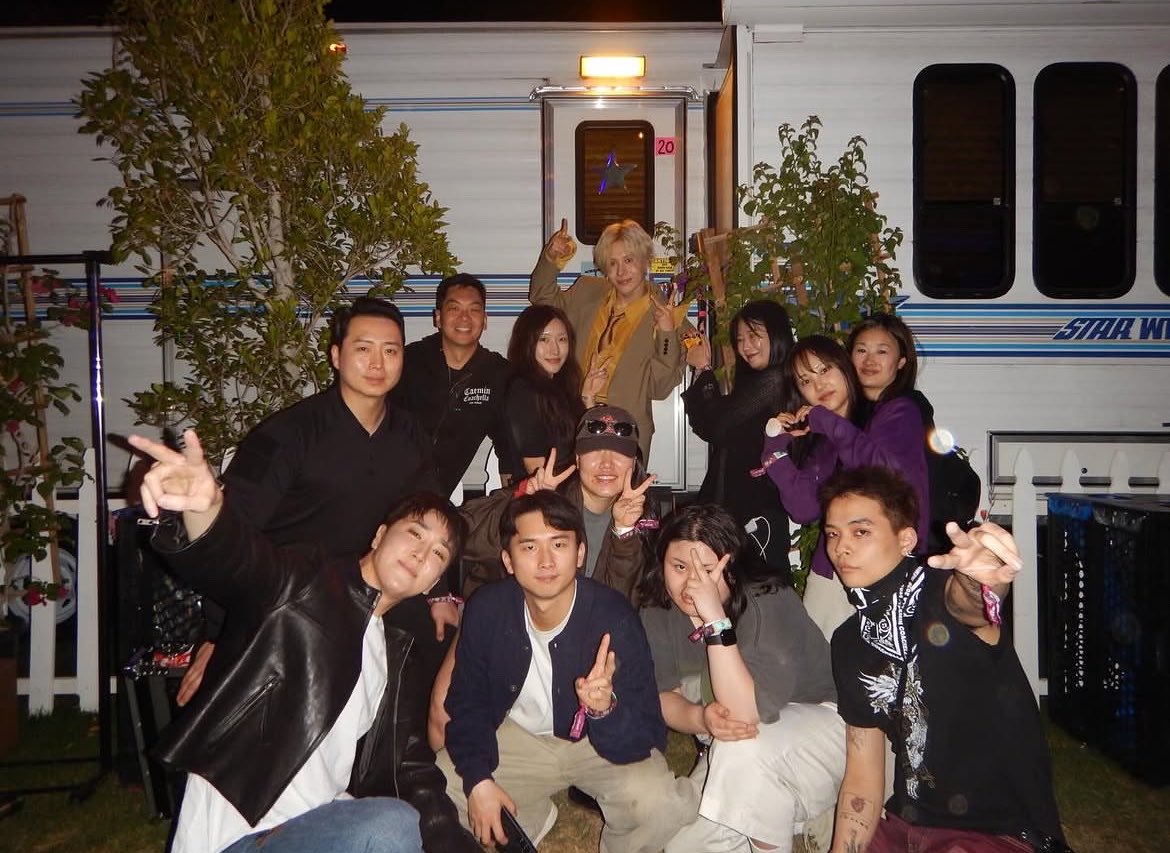 can i just say it is so cute that he posted this and im so happy hes surrounded by people who have his back. when the company fucked up they kept things running my avengers omg i luv team taemin