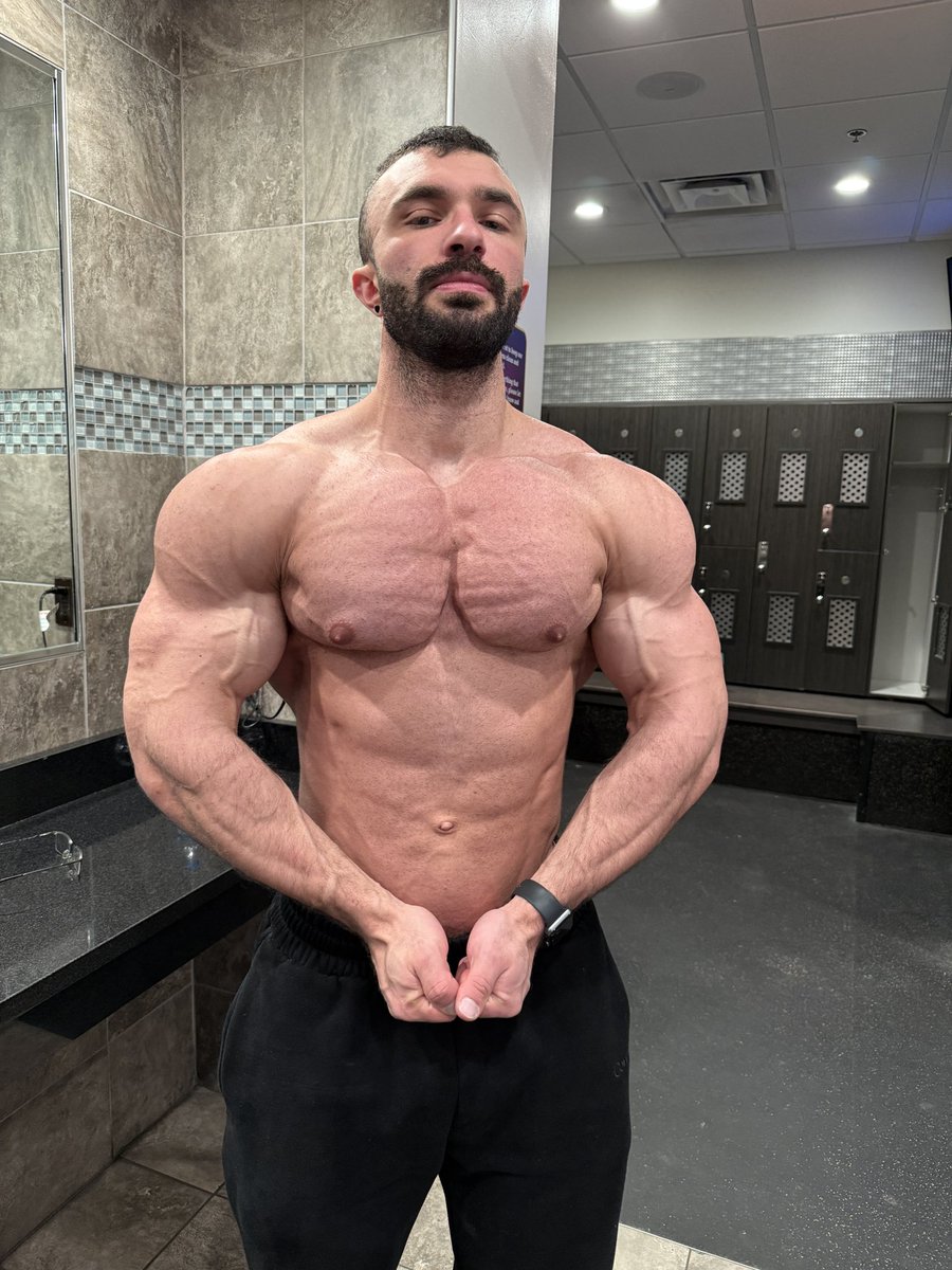 Chris_stgainz's tweet image. 6 weeks out lets dig  #bodybuilding #bodybuilder #muscle #fitness #gym #FitnessMotivation #gymmotivation #bodybuildingmotivation