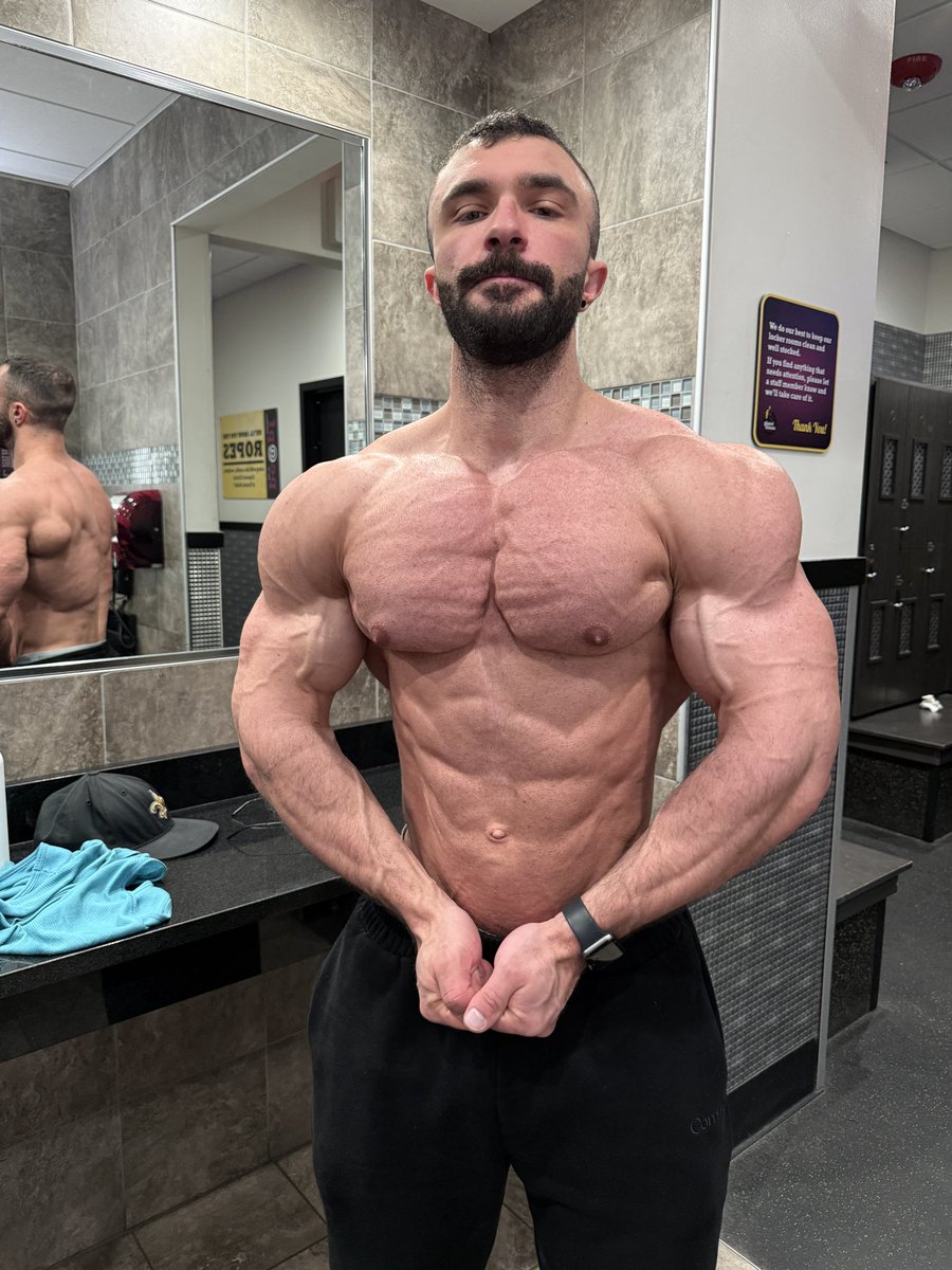 Chris_stgainz's tweet image. 6 weeks out lets dig  #bodybuilding #bodybuilder #muscle #fitness #gym #FitnessMotivation #gymmotivation #bodybuildingmotivation