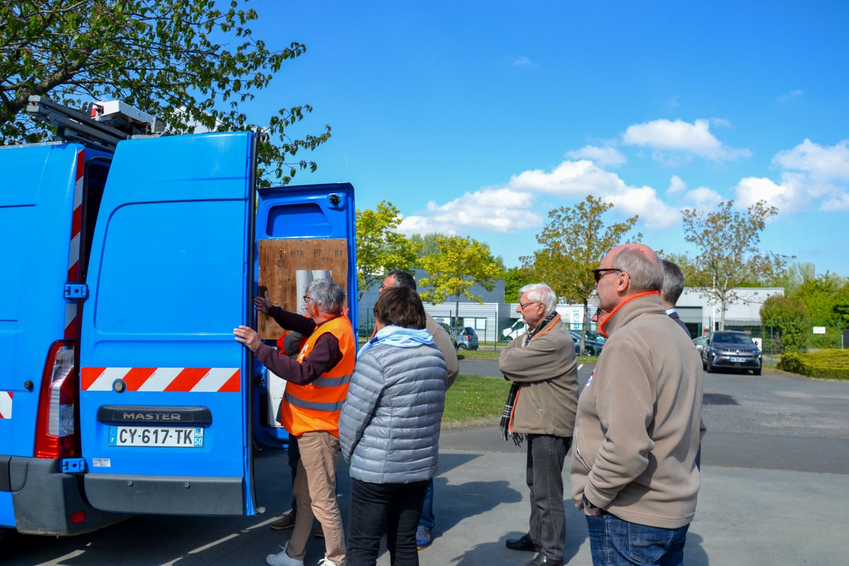 enedis_normand's tweet image. ⚡ L’unité locale de la @CroixRouge à Caen a reçu le don d'un véhicule utilitaire @enedis !  Après une première vie en intervention, il servira désormais aux actions de maraudes, au plus près de ceux qui en ont besoin ❤️ @CrfCaen 

#solidarité #réemploi #social