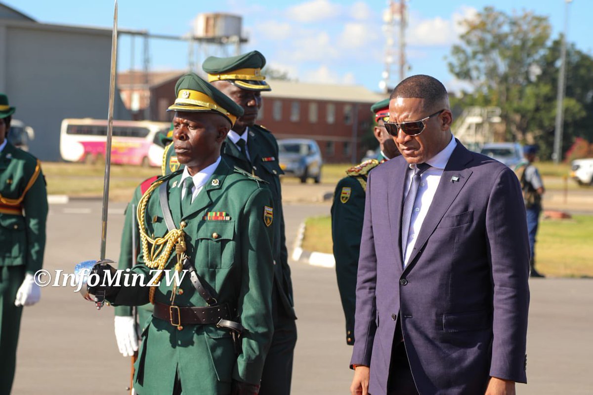 nickmangwana's tweet image. President Boko was treated to a 21- gun salute before he proceeded to inspect the Guard of Honour.
#Zimbabwe 
#Botswana