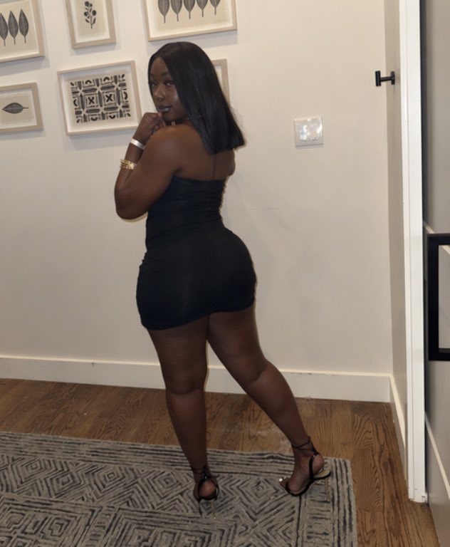 itschocolateee3's tweet photo. I can’t be the one you love on baby 😘 https://t.co/5VIQETG33D