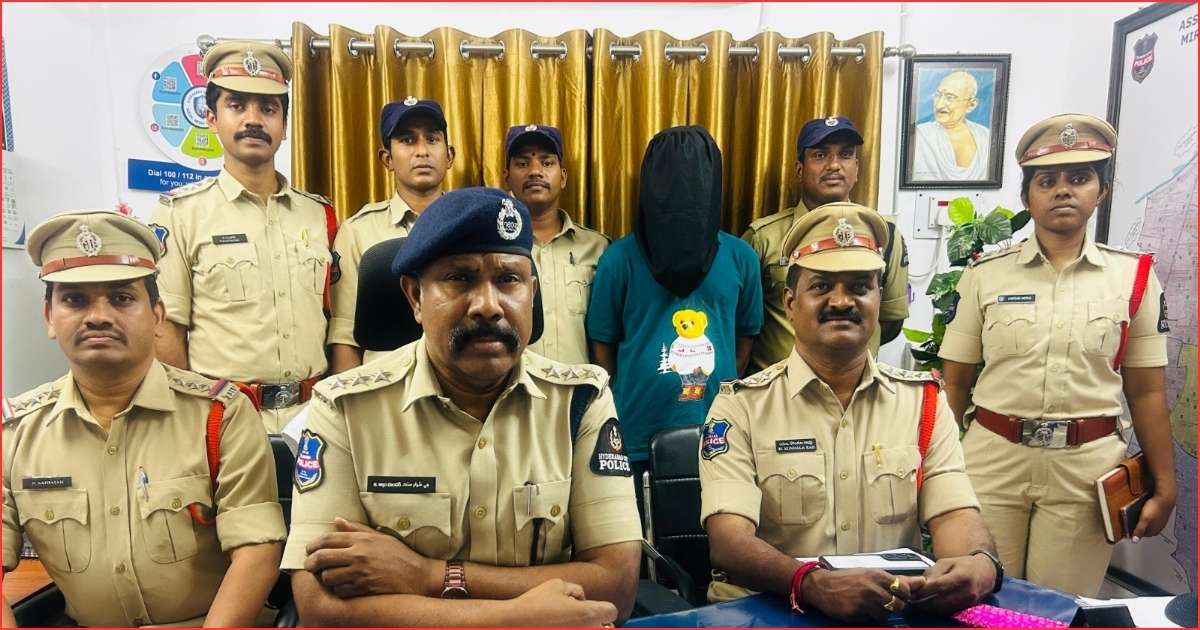 Charminar_News's tweet image. میرچوک میں دوہرے قتل کا کیس 24 گھنٹوں میں حل، ملزم گرفتار، اہم شواہد برآمد، پولیس کی بروقت کارروائی۔

charminarnews.in/mirchowk-doubl…

#Crime #Hyderabad #PoliceStation