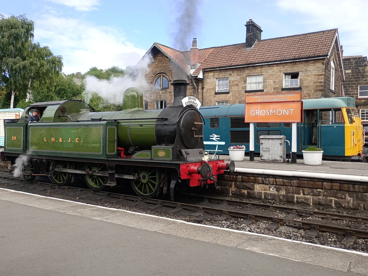 North Yorkshire Moors Railway tweet media