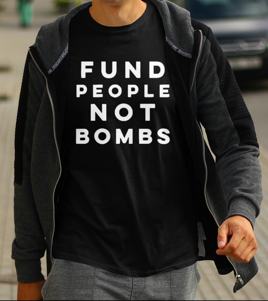 haneenshirtcom's tweet image. Low-key curious: how do you feel about spreading messages like "Fund People Not Bombs"? It’s such a powerful statement and reminds me of the importance of peace. ❤️ What does this message mean to you? haneenshirt.com/product/t-shir…

#Peace #Advocacy #Support