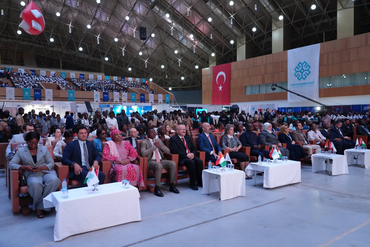 Türkiye Maarif Vakfı tweet media