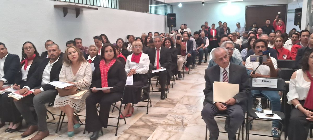 colosiofilpue's tweet photo. Felicitamos a nuestr@s Delegad@s Distritales  por su Toma de Protesta.

No hay duda de que lograremos grandes resultados por lo grande que son ustedes.

#ColosioVive https://t.co/025nYgpGxn