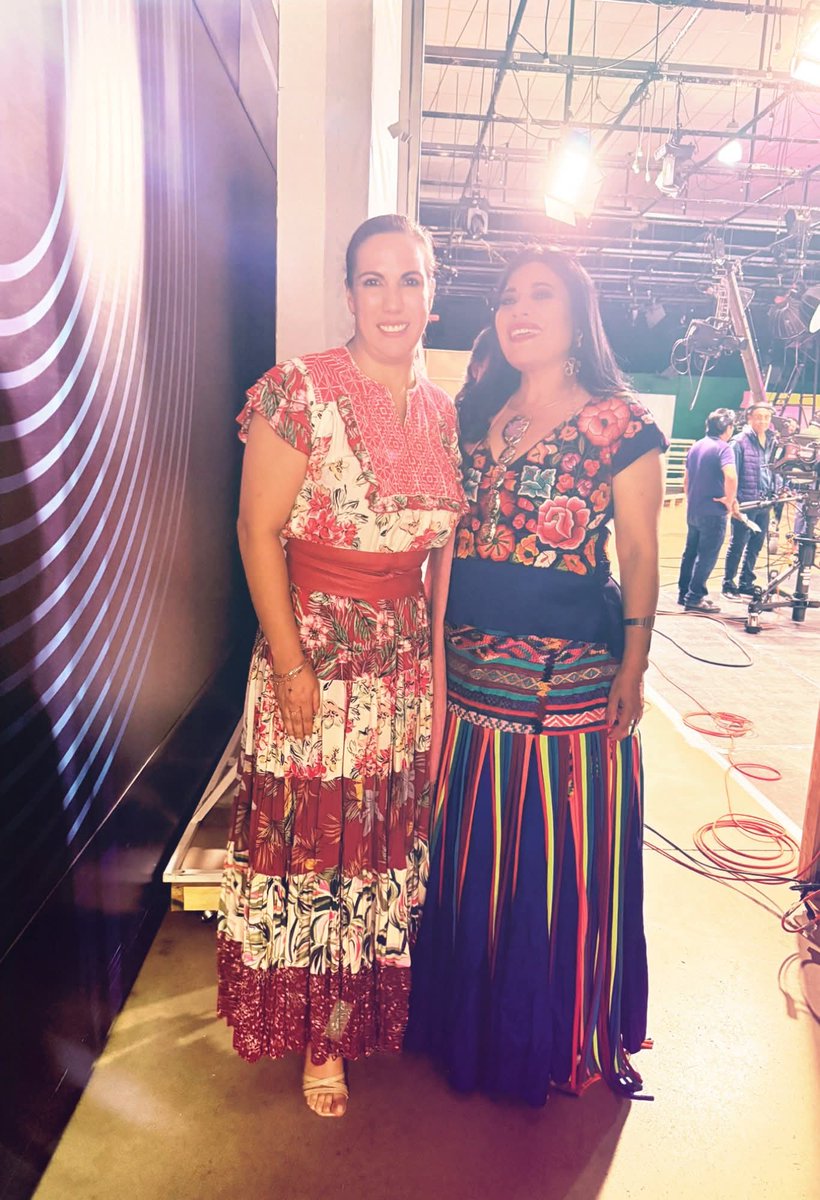 Tuve el honor de compartir una entrevista en CORTV junto a la talentosa artista y amiga Geo Meneses, con quien conversamos sobre su participación en el #FestivalPrimavera, en el marco del 494 Aniversario de Oaxaca de Juárez.

facebook.com/share/p/1DoFe9…