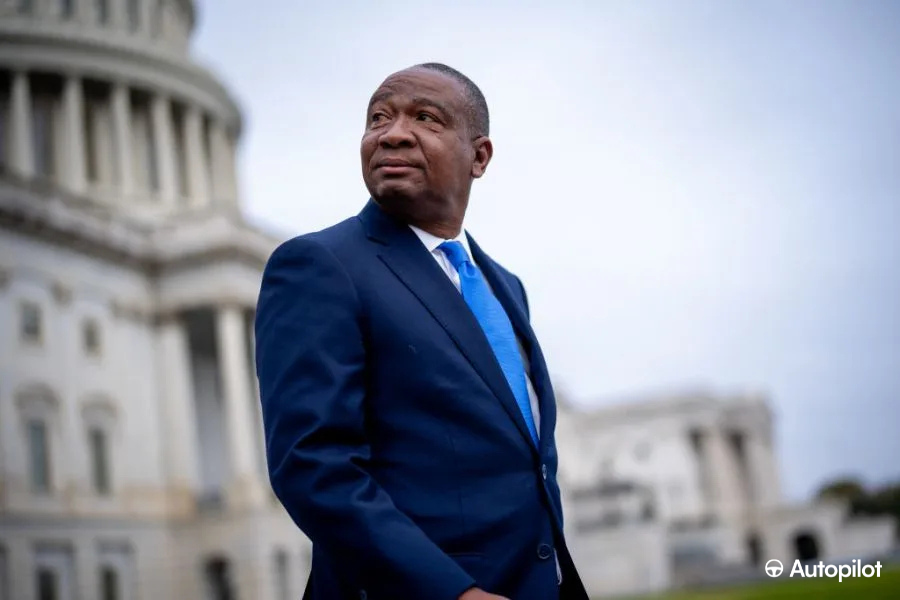 Nancy Pelosi Stock Tracker ♟ tweet media