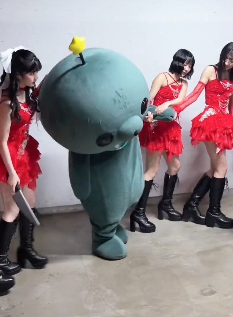 pootetoo's tweet photo. この包丁持ってる子、推すことに決めた。良い目をしている。 https://t.co/AbbQxjKFo7