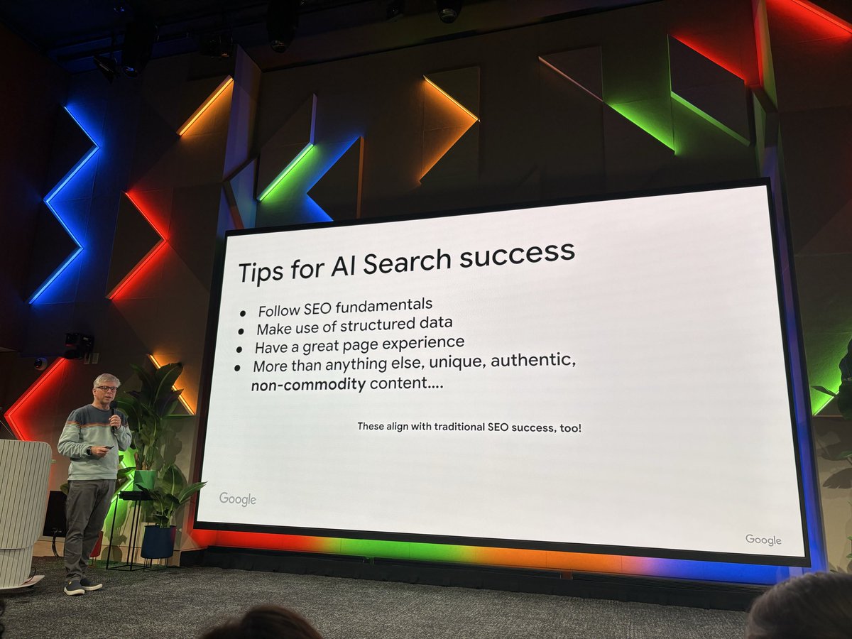 marthavanberkel's tweet image. At Google Search Central Live in Toronto! #SEO “Do structured data”