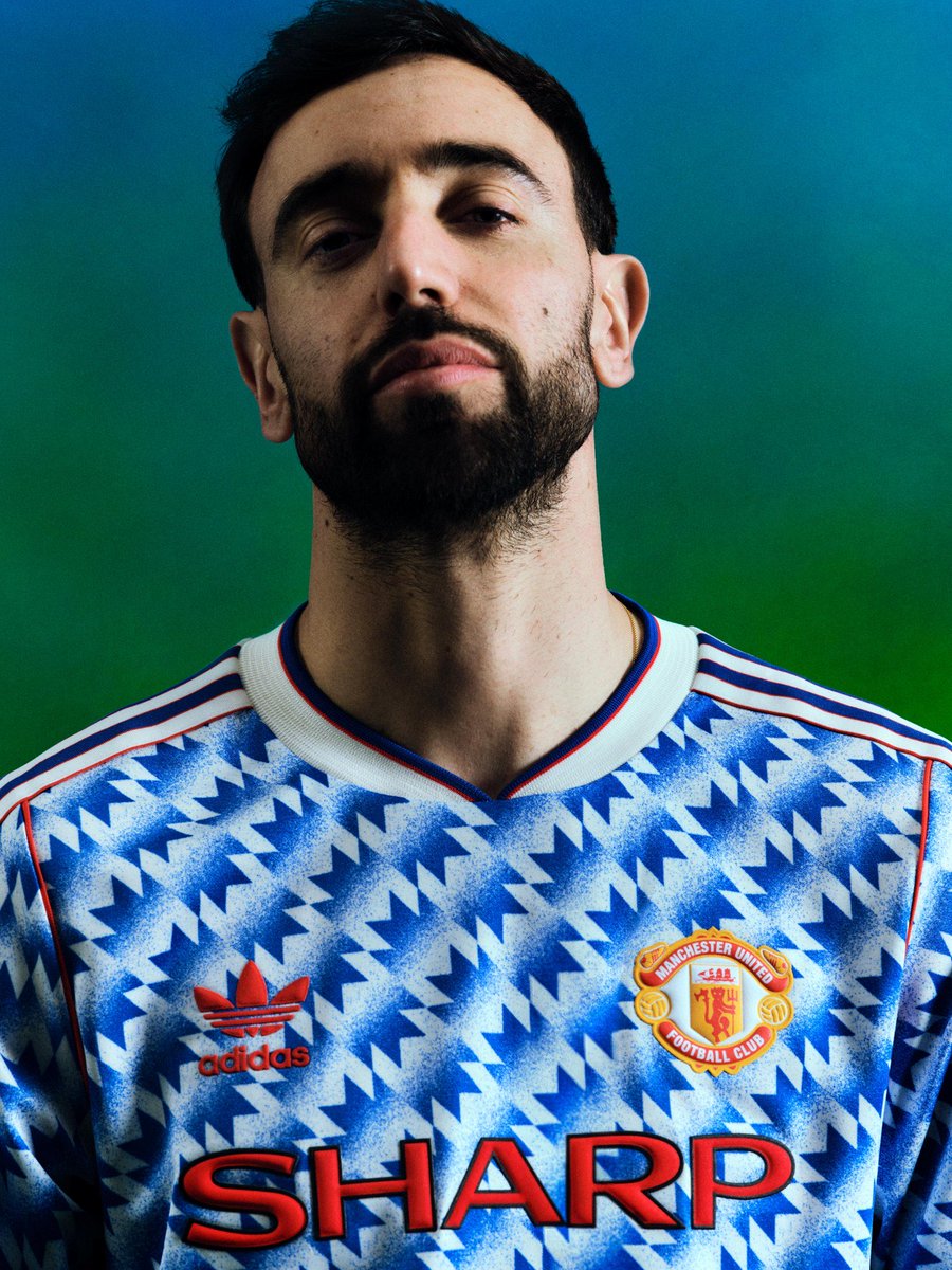 alex_tseng's tweet image. Nova camisa do Manchester United (@ManUtd).

A coleção “Bringback” revive a icônica camisa 2 de 1990/1992. 

O uniforme foi usado na conquista da Copa da Liga Inglesa contra o Nottingham Forest, em 1992.

Um espetáculo da @adidasfootball e @adidasUK!
#ManchesterUnited