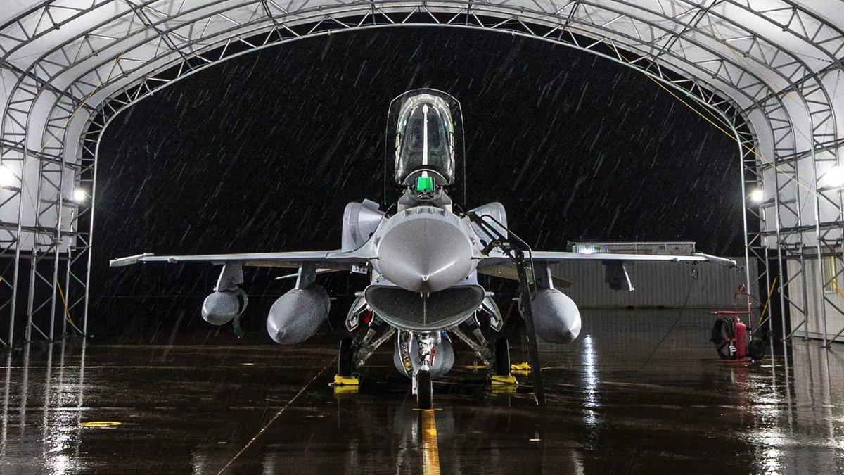 ZDefensa's tweet image. Así estarán equipados los F-16 Block 70 para la Fuerza Aérea del Perú zonadefensa.com/aire/peru-conc… vía @ZDefensa 

#F16B70 #F16 #Peru