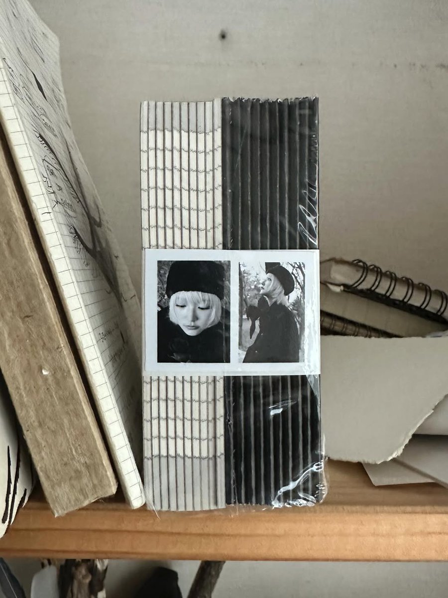 kiiiyuriii's tweet image. why is kiiikiii always randomly a few months ahead of trends #crying apparently now people are romanticizing being a writer &amp;amp; its all something similar to this aesthetic. before, it was with dancing alone &amp;amp; the 2016 trend &amp;amp; also the delulu mv whole has has so much importance