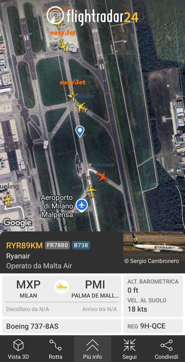 aptlombardi's tweet image. Probabili ritardi e cancellazioni indecisioni a #Malpensa: un B787 è bloccato al raccordo di immissione nella pista 35R. Gli aerei in decollo devono fare backtrack in pista 
#aviation #avgeek