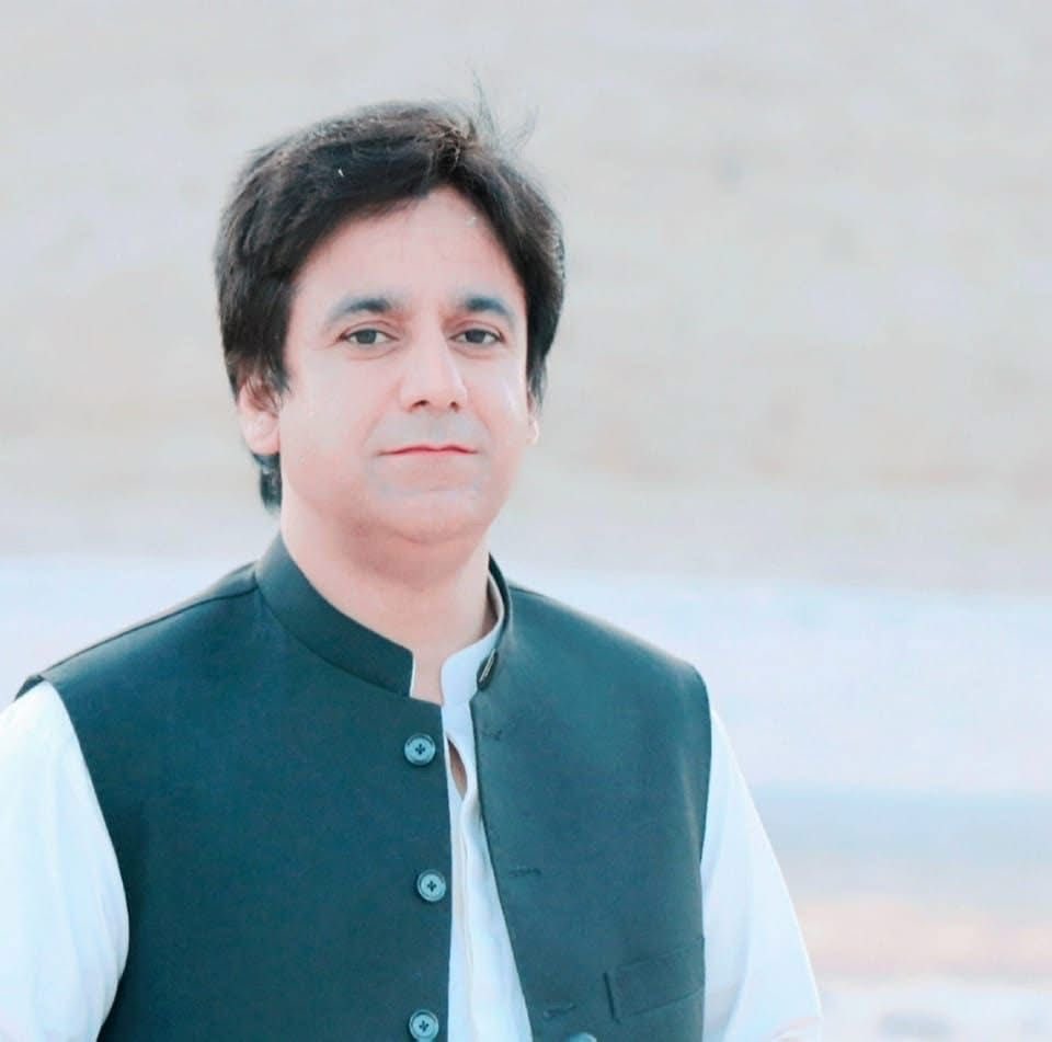 انصاف یوتھ ونگ کے مرکزی نائب صدر اور فارم 45 کے کوئٹہ شہر سے عوامی ایم پی اے سردار دودا خان شاہوانی کو آج دوپہر تقریباً 2 بجے اپنے باغ واقع دہشت گمبیلا ضلع مستونگ سے بی ایل اے نے اغواء کر لیا ہے۔
اس افسوسناک واقعے میں ان کے ساتھ ان کے بھائی ماسٹر محمد اعظم اور بہنوئی حافظ شاہوانی