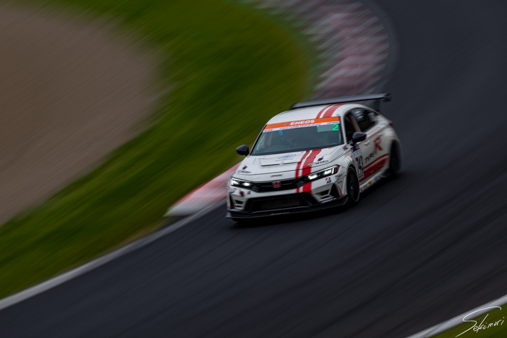 asekimori's tweet image. HRDCのお二人にサイン頂きました。
いつもありがとうございます。
思わず5時間お二人で走るんですか!?と聞いてしまいました。
最後はトラブルで残念でしたが、富士24Hも頑張ってください。
#SuperTaikyu #suzuka #Honda_RandD_Challenge