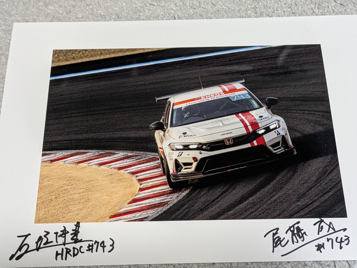 asekimori's tweet image. HRDCのお二人にサイン頂きました。
いつもありがとうございます。
思わず5時間お二人で走るんですか!?と聞いてしまいました。
最後はトラブルで残念でしたが、富士24Hも頑張ってください。
#SuperTaikyu #suzuka #Honda_RandD_Challenge