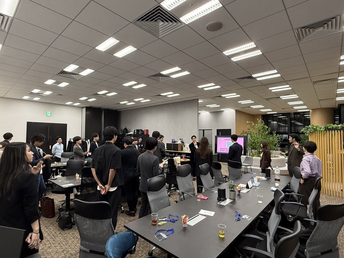 aika_career's tweet photo. 【CockPit主催 エージェント交流会開催🔥】
今回は弊社執行役員の中島がゲスト登壇✌️中島による覚悟の話がとても良かったという声をたくさんいただきました！
チームごとにワークをしたり、CA同士での交流も活発にできたようで、よかったです☺️
ご参加ありがとうございました！！ https://t.co/5SOnRCAdJZ